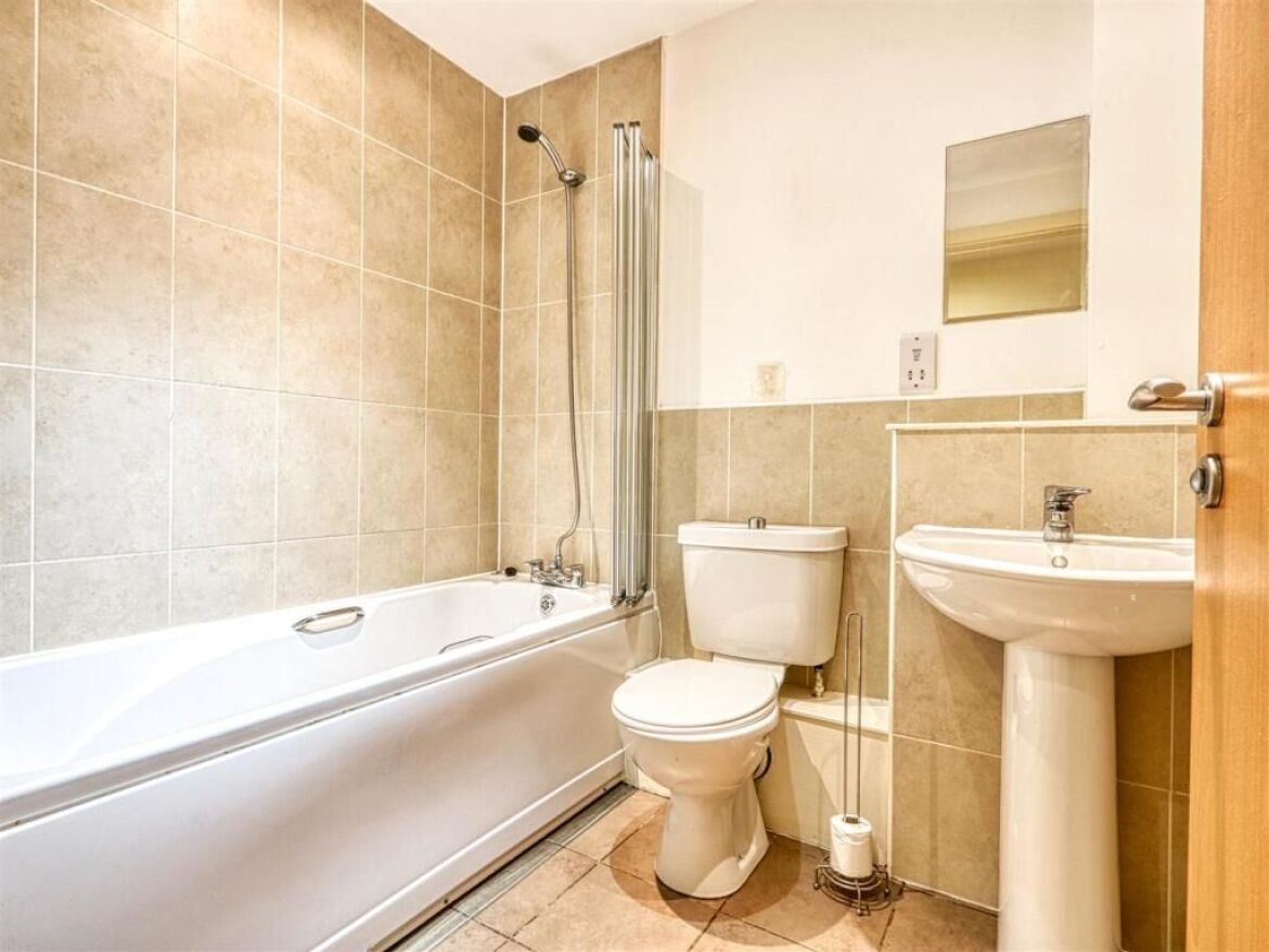 116 Piccadilly Heights Image 7