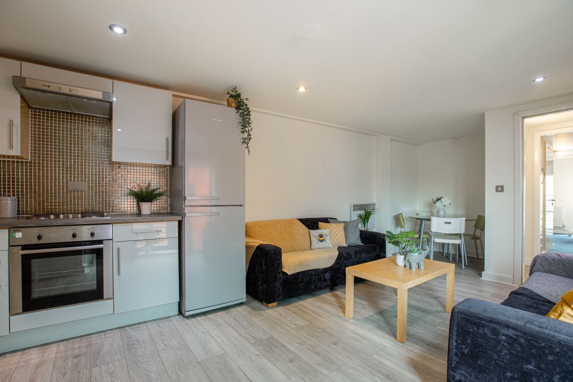 Apt 6 Regent Terrace Image 1
