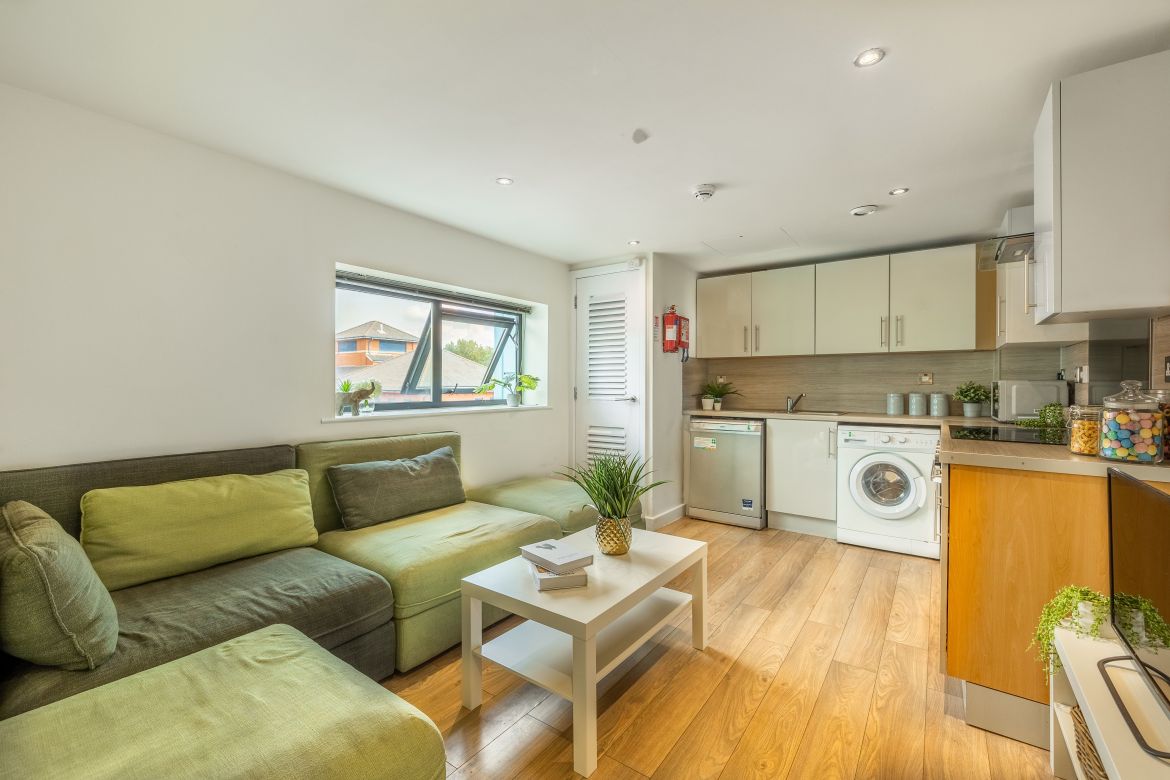 Apt 9 Regent Terrace Image 1