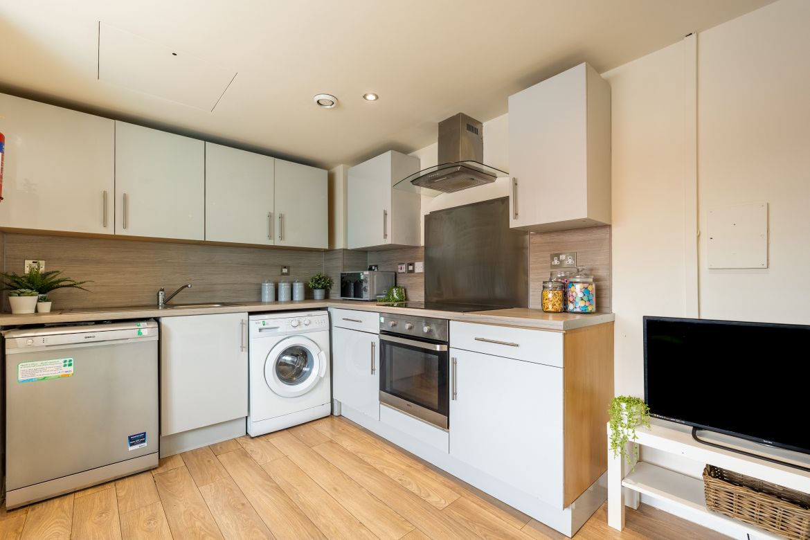 Apt 9 Regent Terrace Image 2