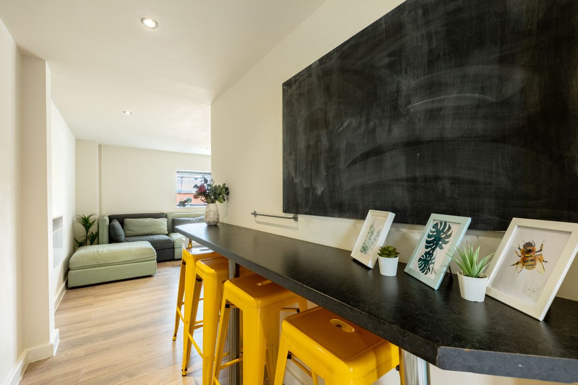 Apt 9 Regent Terrace Image 3