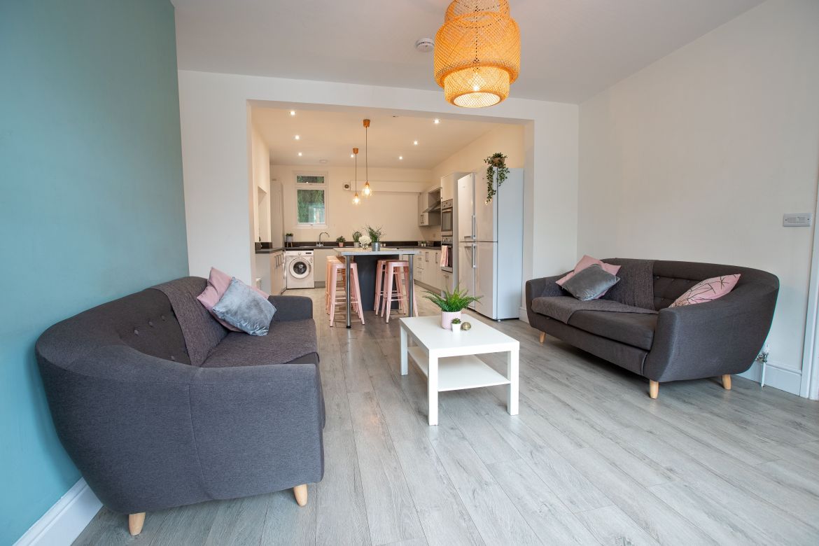 108 Harcourt Road Image 1