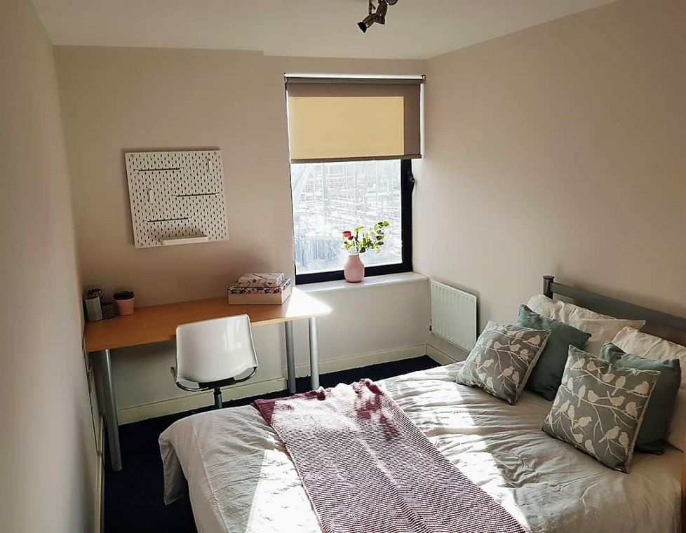 Anglo Works 5 Bed Image 4