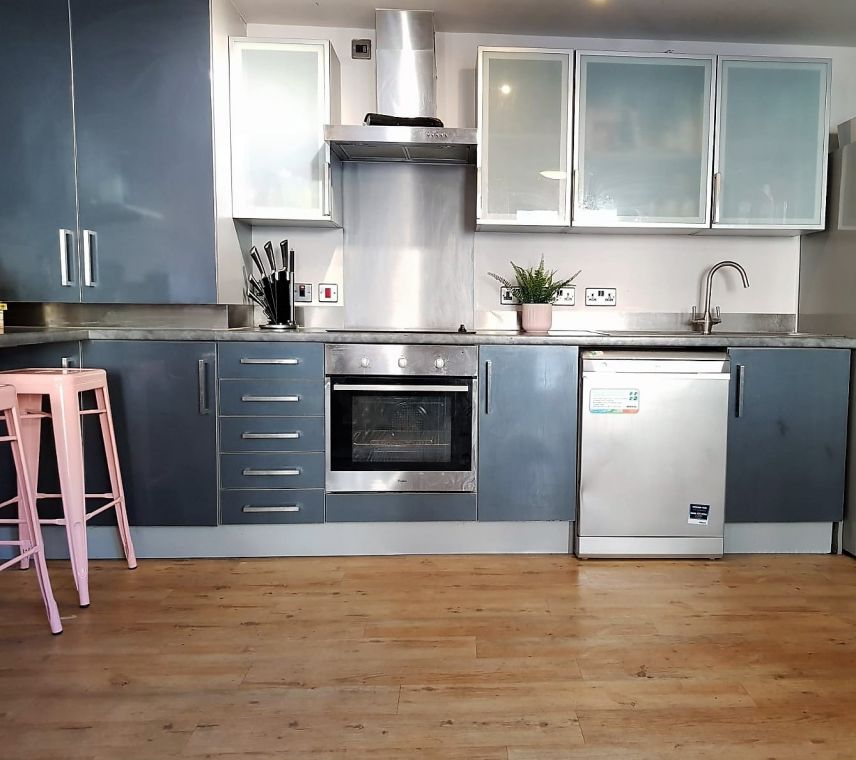 Anglo Works 5 Bed Image 3