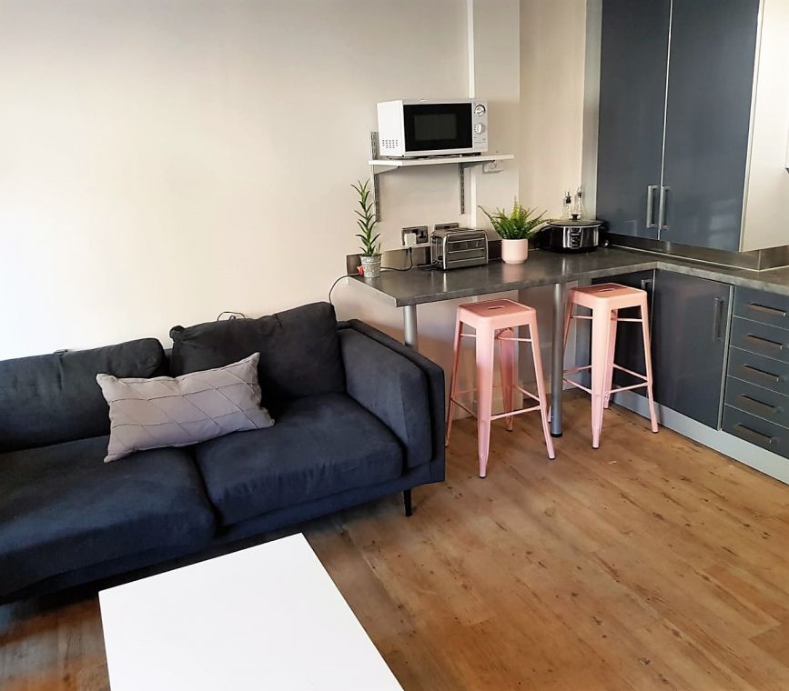 Anglo Works 5 Bed Image 2