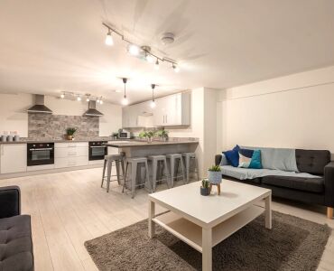 4 The Courtyard - 7 Bed House