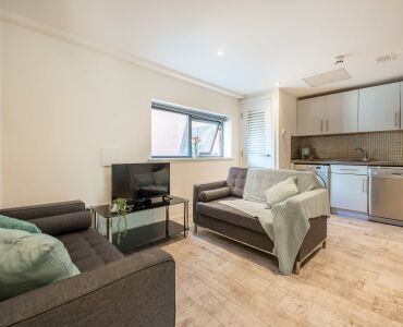 3 Regent Terrace - 4 Bed Apartment