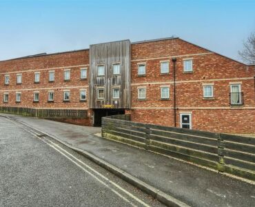 215 Piccadilly Heights