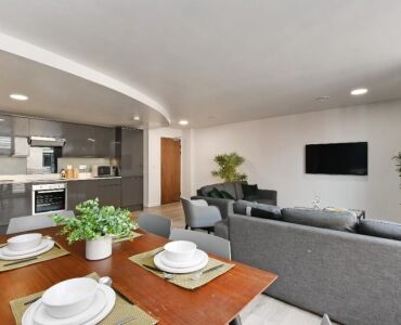 5 Bed, Arundel St