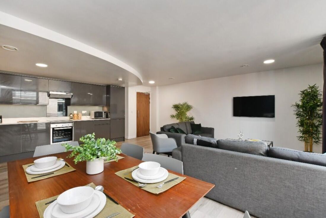 5 Bed, Arundel St Image